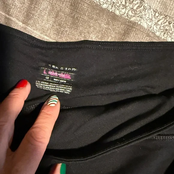 Tek Gear Camo and Black Workout Shorts “biker style” or “shapewear” - Picture 3 of 6